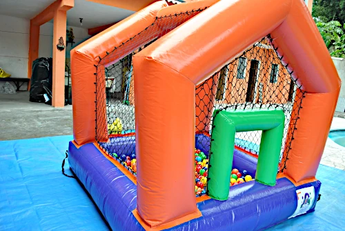 Locação de piscina de bolinhas inflável
